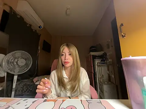Snapshot of sweet_glam chatting on May 2026 02:01:02 PM sweet glam online show from May 2026 02:01:02 PM