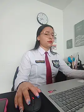 Snapshot of Queen_linda1 chatting on May 2026 01:40:01 PM Queen linda1 online show from May 2026 01:40:01 PM