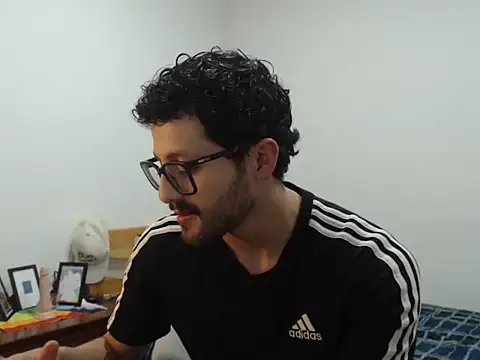 CuriousTomX online show from May 2026 11:32:02 PM