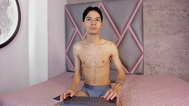 Yefersonyoss online show from May 2026 05:25:03 AM