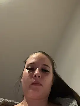 Poppylooloo online show from April 2026 08:00:02 PM