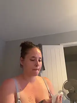 Snapshot of Poppylooloo chatting on July 2026 01:07:02 PM Poppylooloo online show from July 2026 01:07:02 PM