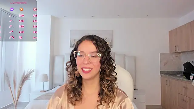 Snapshot of sienna_luxor chatting on May 2026 05:07:02 PM sienna luxor online show from May 2026 05:07:02 PM