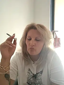 Divineblond online show from September 2025 12:30:01 PM