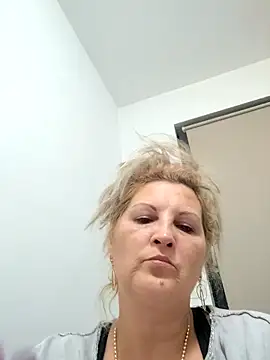 Divineblond online show from October 2025 04:38:01 PM