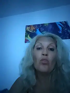 Snapshot of Divineblond chatting on July 2026 10:28:02 PM Divineblond online show from July 2026 10:28:02 PM
