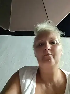 Snapshot of Divineblond chatting on July 2026 08:55:02 PM Divineblond online show from July 2026 08:55:02 PM