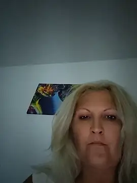 Snapshot of Divineblond chatting on July 2026 08:35:01 PM Divineblond online show from July 2026 08:35:01 PM