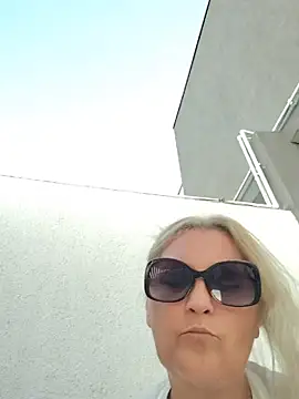 Snapshot of Divineblond chatting on July 2026 06:10:01 PM Divineblond online show from July 2026 06:10:01 PM