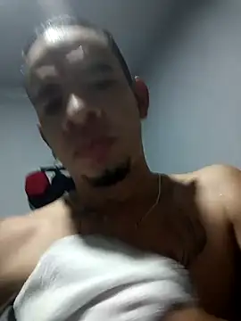 Snapshot of hotshame21 chatting on April 2026 04:28:02 AM hotshame21 online show from April 2026 04:28:02 AM