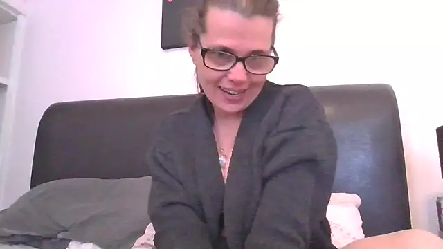 Mayra small online show from April 2026 08:18:01 AM