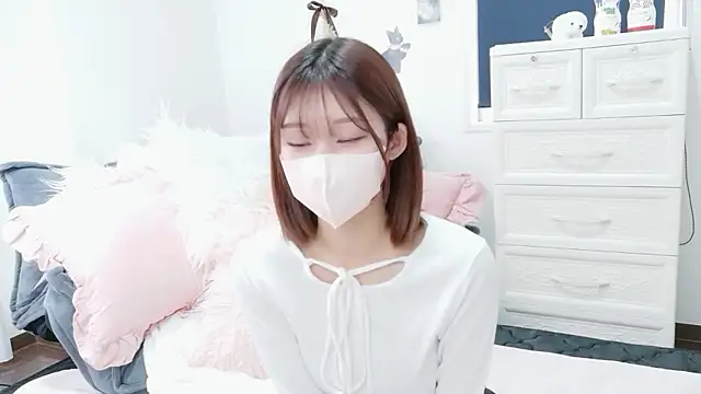 Snapshot of Neko_o33 chatting on May 2026 04:19:01 AM Neko o33 online show from May 2026 04:19:01 AM