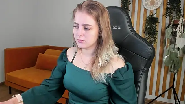 EllaBells online show from May 2026 05:02:02 AM