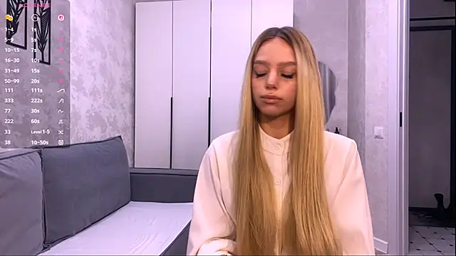 Snapshot of Mooniesiesita chatting on April 2026 08:29:02 PM Mooniesiesita online show from April 2026 08:29:02 PM