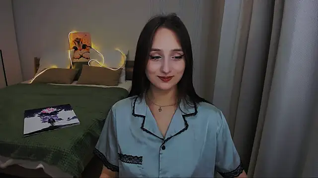 JulietteMonli online show from June 2026 07:14:01 PM