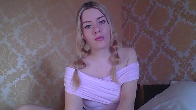 Snapshot of Softy_Aura_ chatting on May 2026 11:39:02 AM Softy Aura online show from May 2026 11:39:02 AM