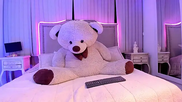 mariana  thompson online show from July 2026 03:02:01 AM
