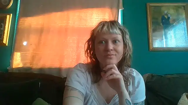 Snapshot of RosieSwitchBitch chatting on June 2026 11:05:01 AM RosieSwitchBitch online show from June 2026 11:05:01 AM