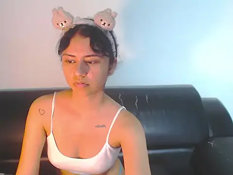 Snapshot of BellaLuxxs chatting on May 2026 12:40:02 AM BellaLuxxs online show from May 2026 12:40:02 AM