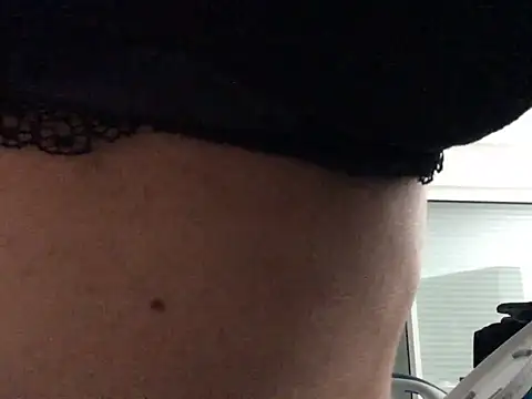 claraxloveuse online show from June 2026 05:18:02 PM