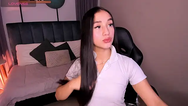 Snapshot of megann_blaze chatting on July 2026 04:02:01 PM megann blaze online show from July 2026 04:02:01 PM