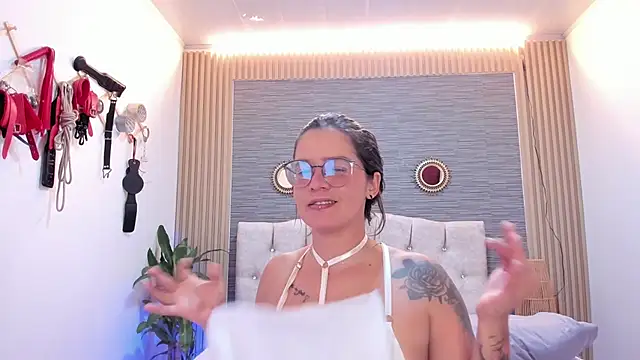 Snapshot of SamyandAllison chatting on July 2026 09:06:02 PM SamyandAllison online show from July 2026 09:06:02 PM