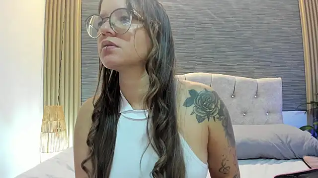 Snapshot of SamyandAllison chatting on July 2026 08:44:02 PM SamyandAllison online show from July 2026 08:44:02 PM