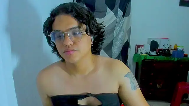 Snapshot of Diane_exotic chatting on July 2026 11:52:02 PM Diane exotic online show from July 2026 11:52:02 PM