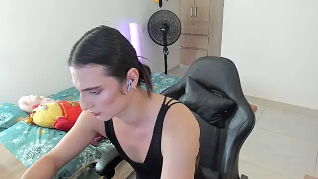 Snapshot of _shantallskinny_ chatting on June 2026 09:53:02 PM shantallskinny online show from June 2026 09:53:02 PM