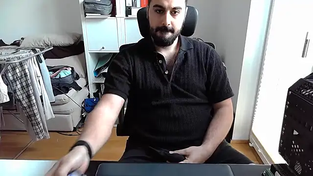 Voyagercam online show from April 2026 05:21:02 PM