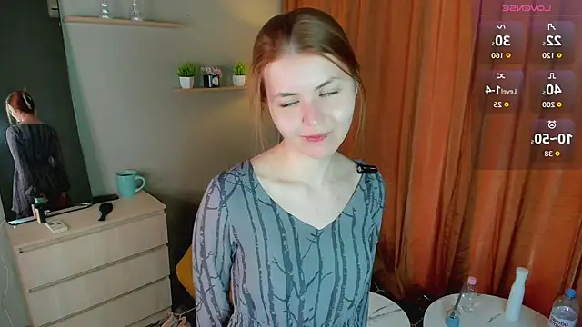 Snapshot of LeyaBloom chatting on May 2026 10:21:02 AM LeyaBloom online show from May 2026 10:21:02 AM