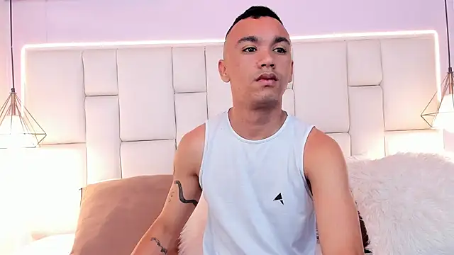 AndresSolorzano1 online show from June 2026 05:34:02 AM