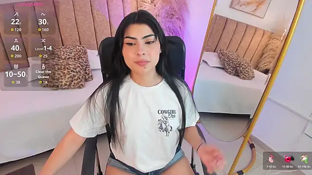 Snapshot of SofiVelvet_ chatting on May 2026 01:29:02 PM SofiVelvet online show from May 2026 01:29:02 PM