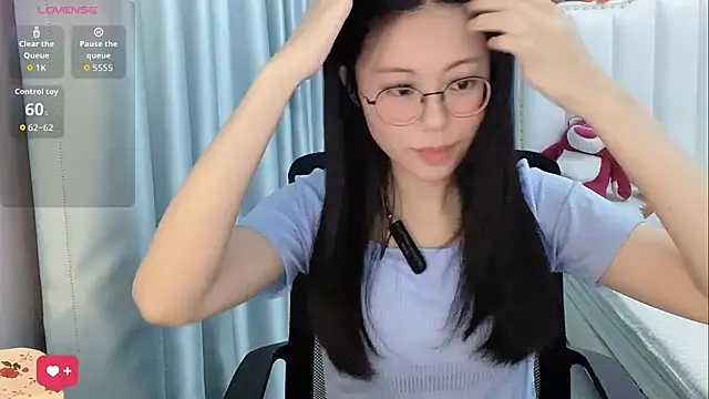 Luna-666 online show from May 2026 03:31:02 PM