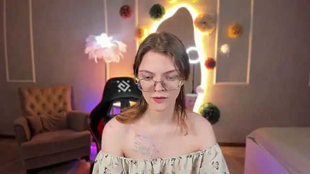 Avrora Spark online show from April 2026 08:07:01 PM