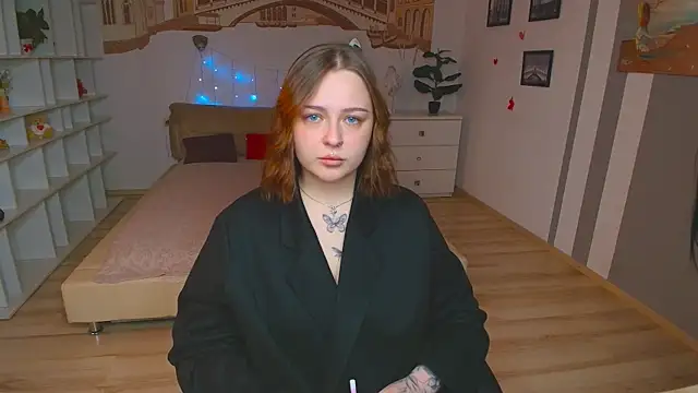 RosalinKirsten online show from May 2026 06:42:02 AM