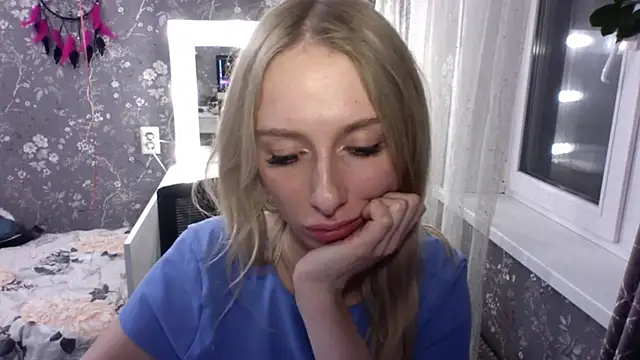 AliceTwinkle online show from April 2026 08:57:02 PM