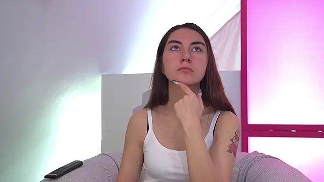 Snapshot of AlisaAlarie chatting on May 2026 06:43:02 AM AlisaAlarie online show from May 2026 06:43:02 AM