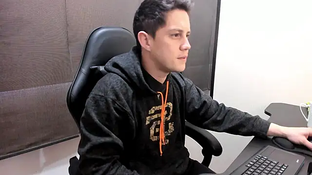 Snapshot of KendricTorres chatting on June 2026 01:33:01 PM KendricTorres online show from June 2026 01:33:01 PM