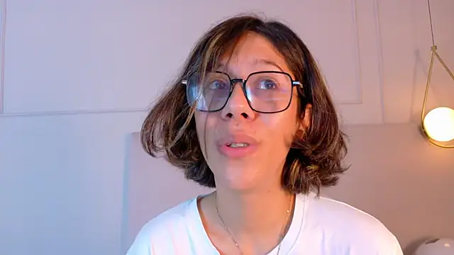 Snapshot of ZoeyPetit chatting on July 2026 01:04:01 PM ZoeyPetit online show from July 2026 01:04:01 PM