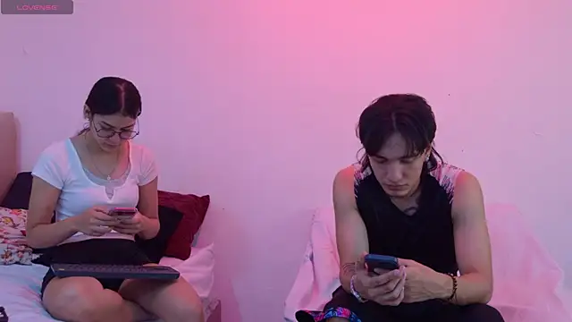 Snapshot of sweetauracouple chatting on May 2026 11:49:02 AM sweetauracouple online show from May 2026 11:49:02 AM