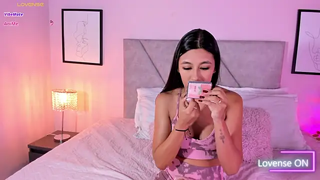 Snapshot of Emiilyh_ chatting on June 2026 08:20:02 PM Emiilyh online show from June 2026 08:20:02 PM