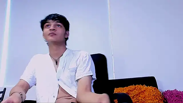 Snapshot of SahirCharm chatting on May 2026 11:28:02 AM SahirCharm online show from May 2026 11:28:02 AM