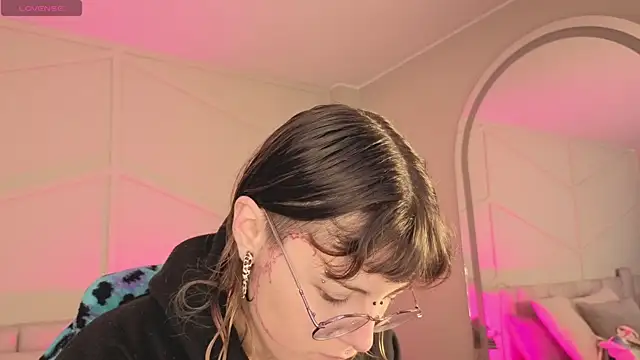 Rossiee huntt online show from July 2026 12:44:01 PM