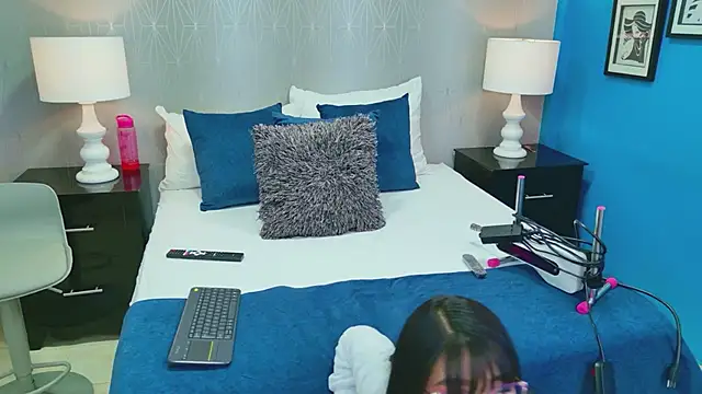 VioletSweetts online show from April 2026 09:31:02 PM