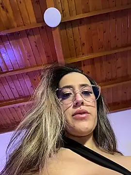 Snapshot of RenataVelasquez chatting on June 2026 04:02:01 AM RenataVelasquez online show from June 2026 04:02:01 AM