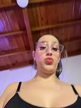 Snapshot of RenataVelasquez chatting on July 2026 04:15:01 AM RenataVelasquez online show from July 2026 04:15:01 AM