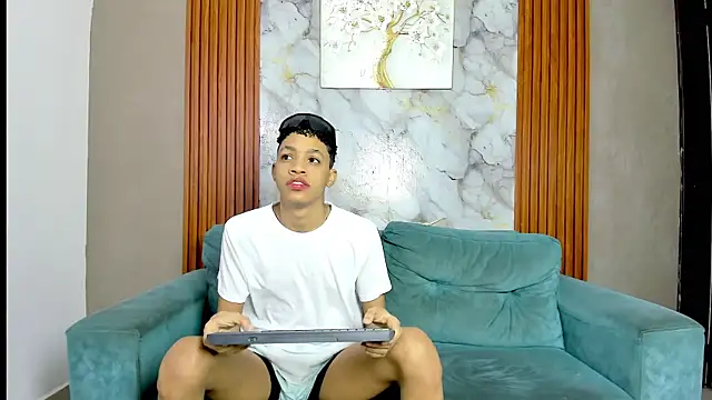LOVE GUYS1 online show from May 2026 01:19:01 PM