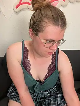 Lina-Love online show from June 2026 08:40:02 AM