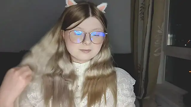 Snapshot of YukiBlush chatting on May 2026 08:06:02 PM YukiBlush online show from May 2026 08:06:02 PM